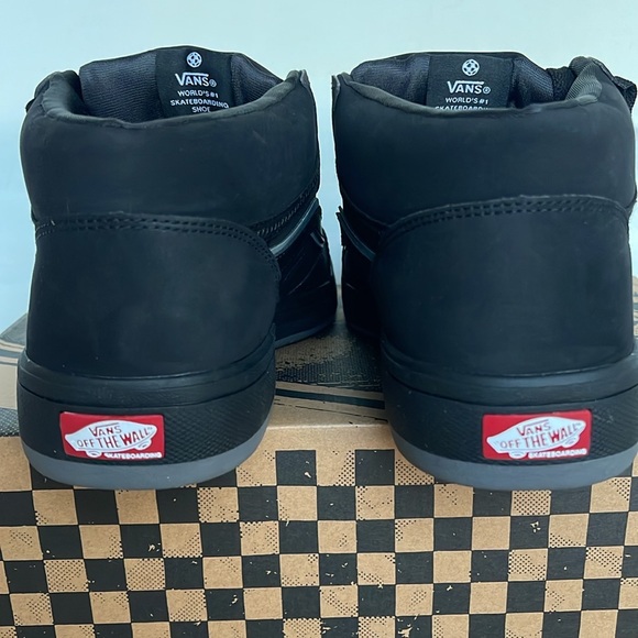 Vans Men’s Zahba Mid Black/Pewter
VN000CBSHR0 Sneakers - Picture 4 of 16